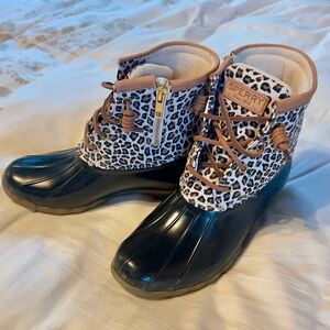 Sperry waterproof stylish rain boots with animal print uppers in great condition